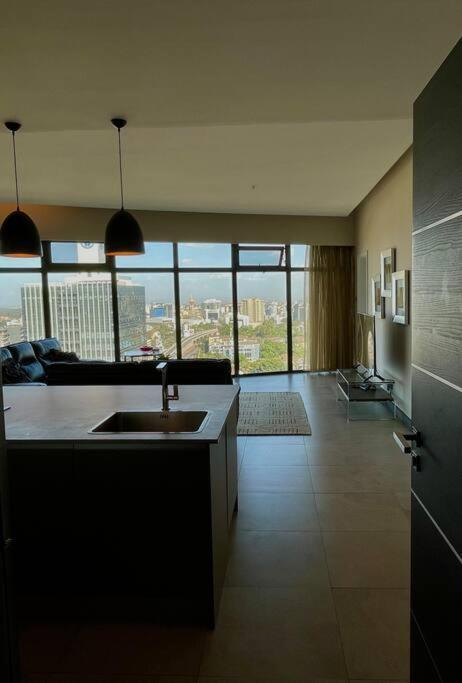 City View Apartment Nestled In The Heart Of Nbo ナイロビ エクステリア 写真